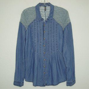 FREE PEOPLE Pintuck Chambray & Lace Pearl Snap Shirt  Size 10